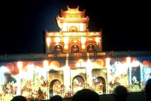 Doan Mon Gate becomes a portal transporting audiences back in time through the production “Capital of Thang Long”.