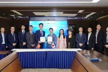 The signing ceremony, held in Da Nang as part of FPT’s annual global conference, marks the beginning of a closer partnership between the two companies.