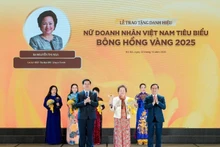 Madame Nguyen Thi Nga, Chairwoman of BRG Group, honoured for the sixth time among the Top 10 Outstanding Vietnamese Businesswomen – Golden Rose Award.