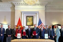 Participants at the signing ceremony (Photo: VNA)