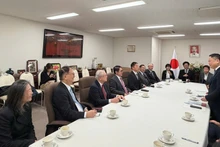 The delegation of the National Assembly Committee for Economic and Financial Affairs meets Japan–Viet Nam friendship organisations in the Kansai region.