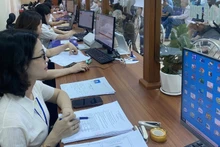 Officials and civil servants of the Hai An Ward Public Administrative Service Centre, Hai Phong City, actively serving the people.
