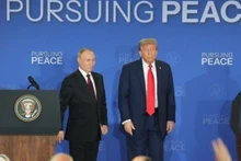 US President Donald Trump (right) and Russian President Vladimir Putin at a joint press conference at Joint Base Elmendorf–Richardson in Anchorage, Alaska, on August 15, 2025. (Source: Xinhua/VNA)