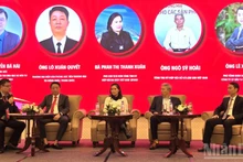 A panel discussion within the framework of the Forum “Solutions to enhance the competitiveness of Vietnamese export products in the global trade chain.” (Photo: KIM DUNG)