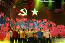 The programme brought together performances by many artists beloved by the public. (Photo: TRAN HUAN)