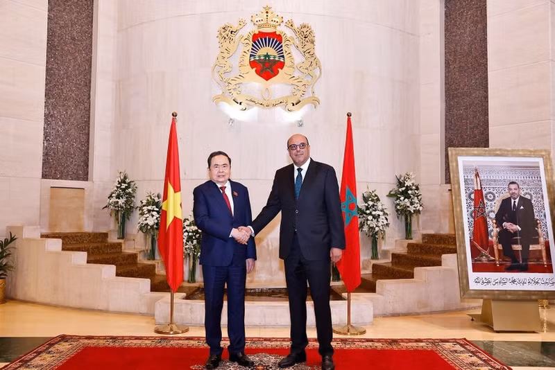 Chairman of the Vietnamese National Assembly Tran Thanh Man (L) and President of the Moroccan House of Councillors Mohamed Ould Errachid (Photo: VNA)