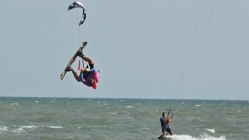 Mui Ne emerges as one of Asia's top kitesurfing destinations (Photo: VNA)