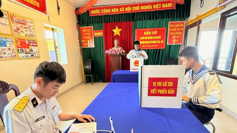 Ho Chi Minh City: Early voting completed for units on duty at sea in Long Son Ward