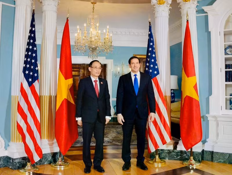 Vietnamese Minister of Foreign Affairs Le Hoai Trung (L) and US Secretary of State Marco Rubio in Washington D.C. on February 19. (Source: MoFA)