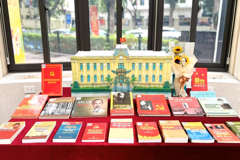 Publications reflecting Viet Nam’s 80 years of independence, freedom, and happiness on display in Ha Noi (Photo: hanoimoi.vn)