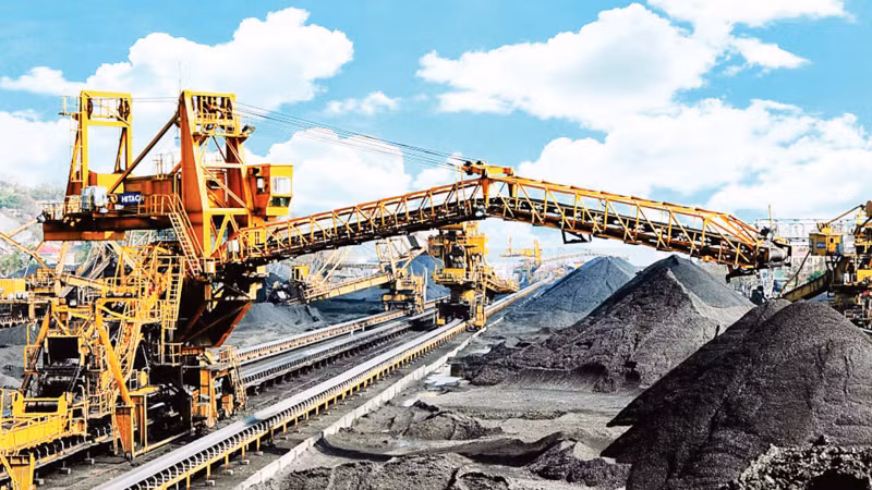 A modern machinery system at Cua Ong Coal Preparation Company – TKV. (Photo: Hung Son)