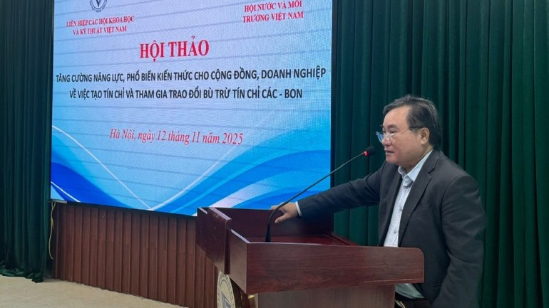 Dr Pham Quang Thao, Vice President of VUSTA, speaks at the event 