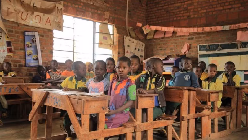 Students study in a classroom at Tanda Primary and Secondary School (GS Tanda) in Rwanda, 27 May 2022. (Photo: Xinhua)