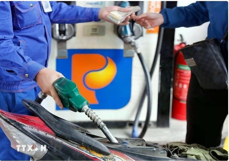 Retail petrol prices rise in latest adjustment (Photo: VNA)