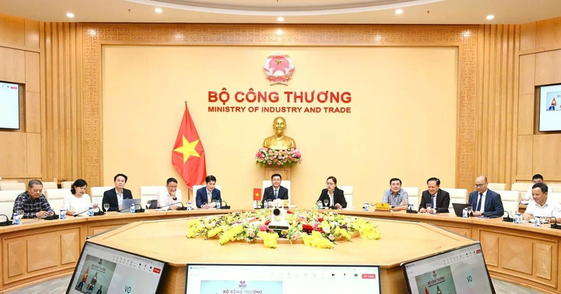 At the simultaneous online talks between Minister of Industry and Trade Nguyen Hong Dien and US Secretary of Commerce Howard Lutnick and Trade Representative Jamieson Greer on June 19 (Photo: VNA)