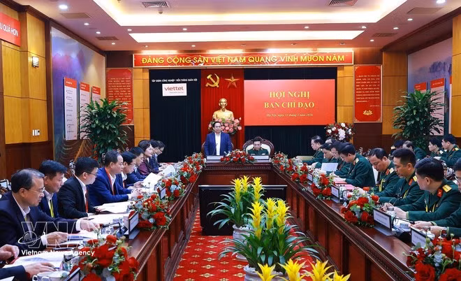 Prime Minister Pham Minh Chinh speaks at the working session with the Ministry of National Defence on the development of the defence industry. (Photo: VNA)