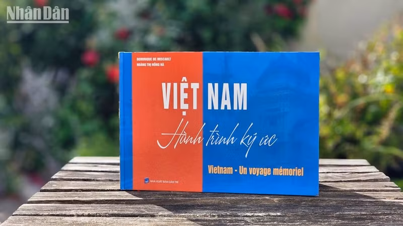 The cover of the “Viet Nam – Un voyage mémoriel" photo book