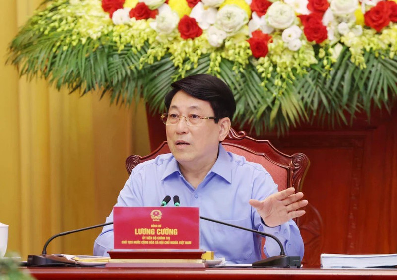 State President Luong Cuong chairs a meeting with the Quang Ninh provincial Party Committee to review the implementation of the Resolution of the 13th Party Central Committee's 11th meeting and the ongoing preparations in terms of documents and personnel arrangements for the upcoming provincial Party Congress. (Photo: VNA)