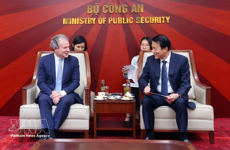 Minister of Public Security General Luong Tam Quang (right) and Daniel Rosen, CEO of Rosen Partners, at their meeting on March 17. (Photo: VNA)