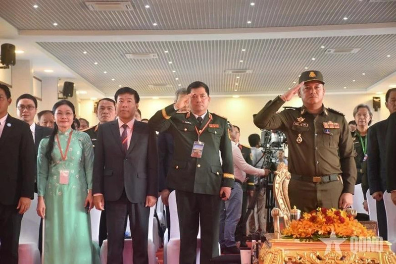 People at the At a ceremony held at Techo Koh Thmar X16 military historical relic site in Koh Thmar hamlet, Memut district, Tboung Khmum on June 20 to mark the 48th anniversary of the Cambodia’s journey to overthrow the Pol Pot regime. (Photo: qdnd.vn) 