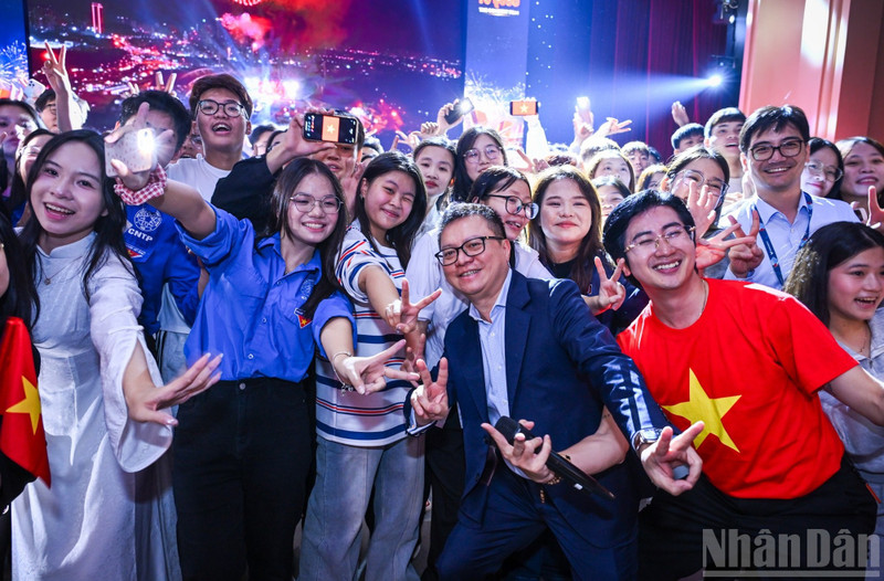 Participants gathered for a group photo to commemorate the screening event.