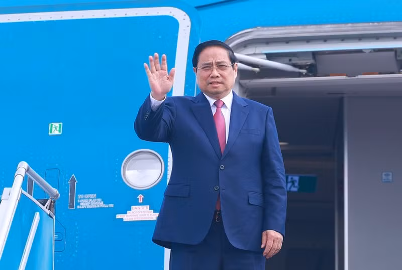 Prime Minister Pham Minh Chinh leaves Ha Noi for Laos on December 2 morning to attend the Viet Nam–Laos Politburos’ meeting and co-chair the 48th session of the Viet Nam–Laos Intergovernmental Committee. (Photo: VNA)