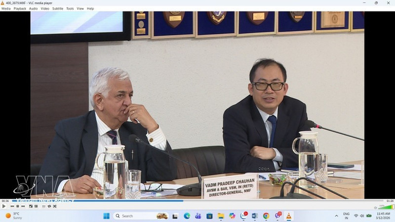 Do Thanh Hai (right), Deputy Director-General of the East Sea Institute under the Diplomatic Academy of Viet Nam, speaks at the dialogue. (Photo: VNA)