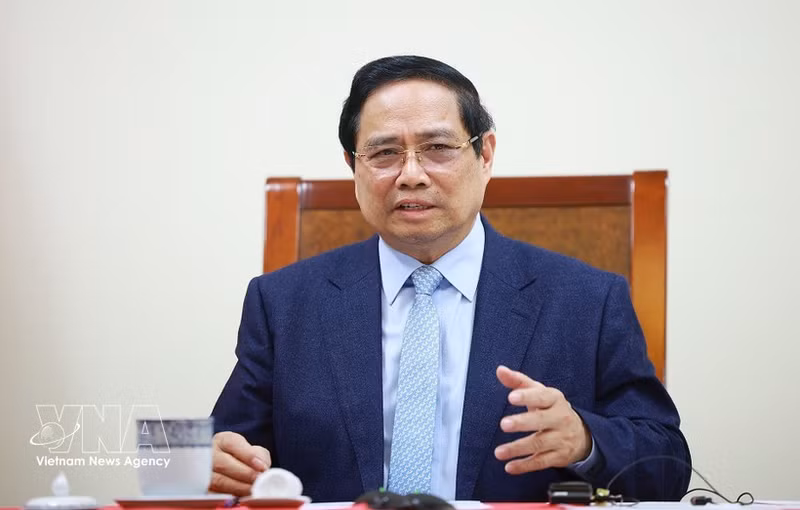 Prime Minister Pham Minh Chinh holds phone talks with the Prime Minister and Minister of Foreign Affairs of the State of Qatar, Sheikh Mohammed bin Abdulrahman bin Jassim Al-Thani. (Photo: VNA)