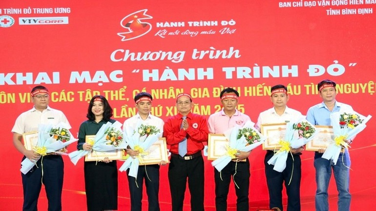 Exemplary blood donors honoured at the ceremony 