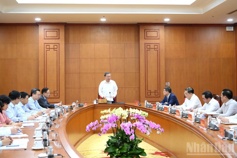 Party General Secretary To Lam addresses the meeting. (Photo: NDO/DANG KHOA)