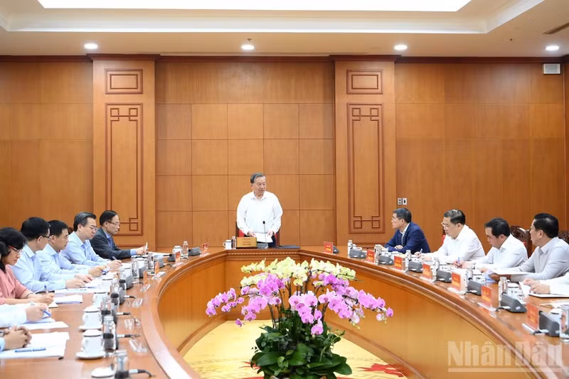 Party General Secretary To Lam addresses the meeting. (Photo: NDO/DANG KHOA)