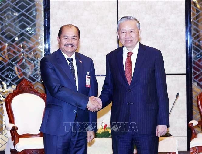 General Secretary of the Communist Party of Viet Nam (CPV) Central Committee To Lam (Right) meets with President of the Lao Front for National Construction (LFNC) Kikeo Khaykhamphithoune in Vientiane on February 5. (Photo: VNA)