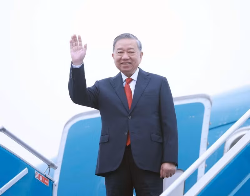 General Secretary of the Communist Party of Viet Nam (CPV) Central Committee To Lam leaves Ha Noi on February 5 morning for a state visit to Laos. (Photo: VNA)