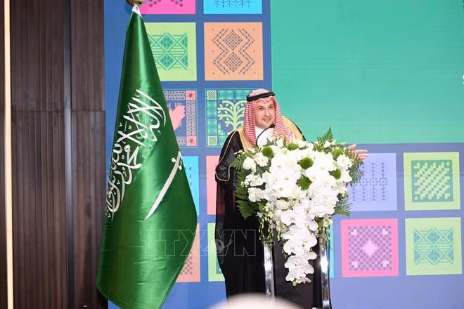 Saudi Ambassador to Viet Nam Mohammed Ismaeil A. Dhalwy speaks at the event. (Photo: VNA)