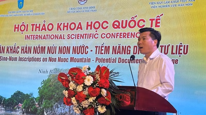 Nguyen Manh Cuong, Director of the provincial Department of Culture and Sports, speaks at the conference (Photo: baovanhoa.vn)