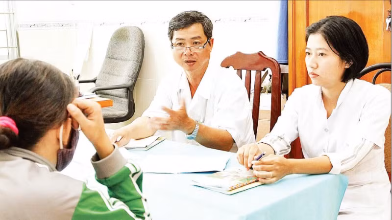 Doctors are providing guidance on household and community practices to prevent transmission among those living with HIV.