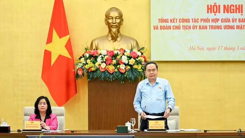 National Assembly Chairman Tran Thanh Man speaks at the conference on March 17 reviewing coordination between the NA Standing Committee and the Presidium of the VFF Central Committee in 2025. (Photo: NDO/DUY LINH)