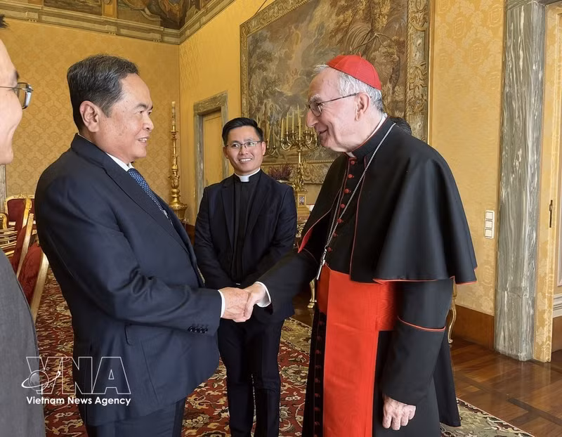 National Assembly Chairman Tran Thanh Man meets Vatican Secretary of State Cardinal Pietro Parolin. (Photo: VNA)