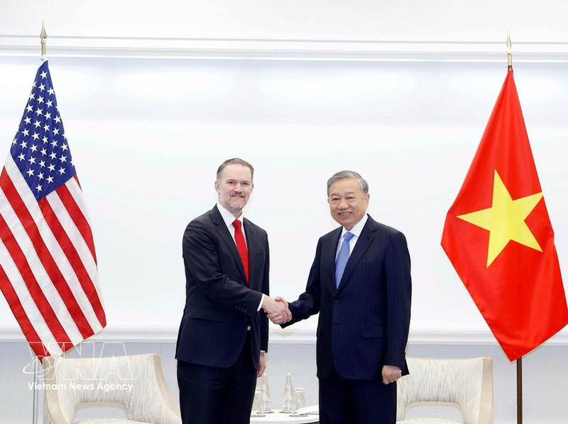 General Secretary of the Communist Party of Viet Nam To Lam (R) receives the US Trade Representative, Ambassador Jamieson Greer, in Washington D.C. on February 19. (Photo: VNA)
