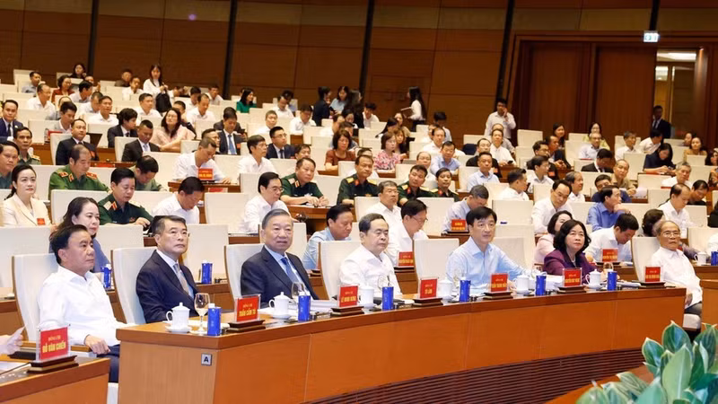 Party General Secretary and State President To Lam (3rd from left, first row) and other leaders at the conference. (Photo: VNA)