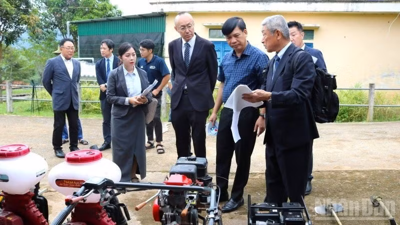 JICA hands over agricultural equipment to Mong ethnic farmers in Nghe An