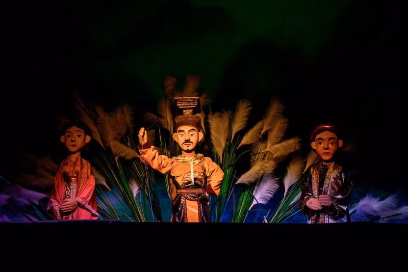 A puppetry performance by artists from the Thang Long Puppetry Theatre