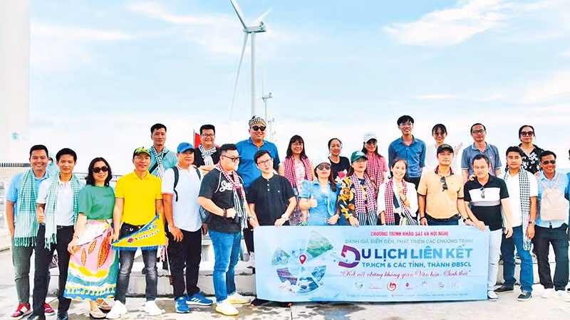 Offshore wind power projects in Vinh Hau not only provide a clean energy source but have also become captivating tourist attractions in Ca Mau Province.