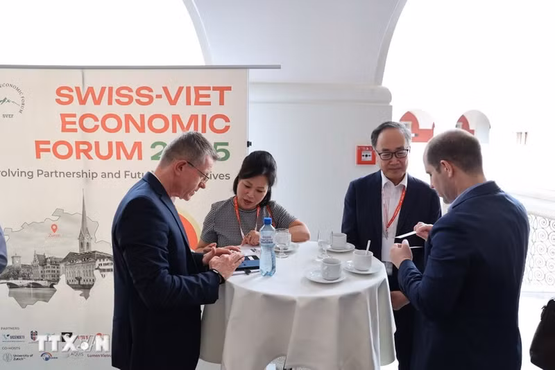 Vietnamese and Swiss businesses explore cooperation opportunities at the Viet Nam Day 2025 (Photo: VNA)
