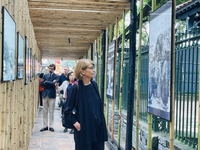 Visitors at the exhibition. (Photo: VNA)
