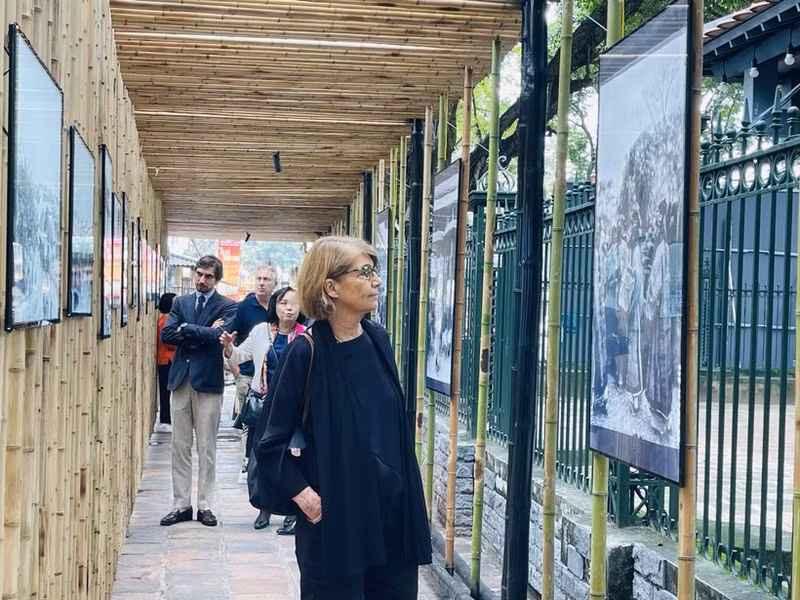 Visitors at the exhibition. (Photo: VNA)