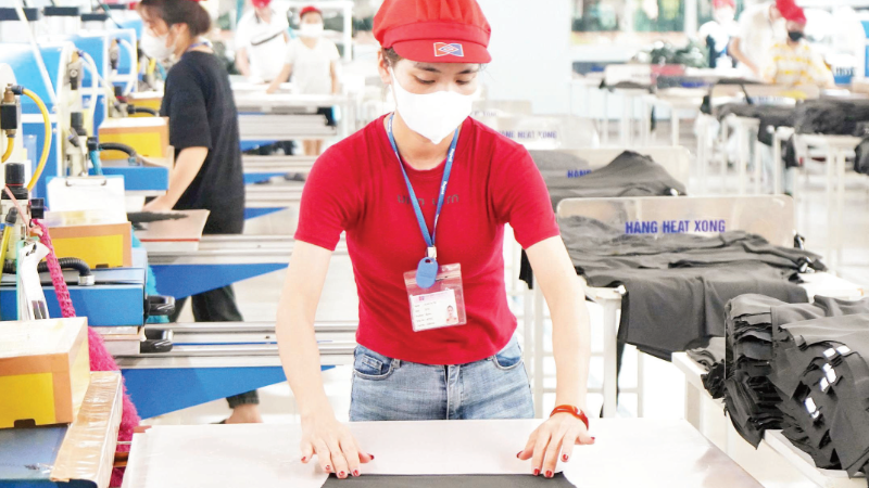Production of export goods at Tinh Loi Garment Co., Ltd., Nam Sach Industrial Park, Hai Phong. (Photo: TUE NGHI)