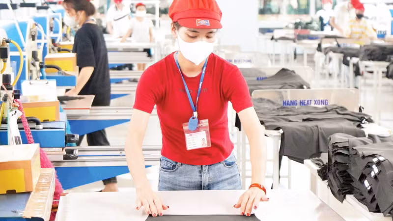 Production of export goods at Tinh Loi Garment Co., Ltd., Nam Sach Industrial Park, Hai Phong. (Photo: TUE NGHI)