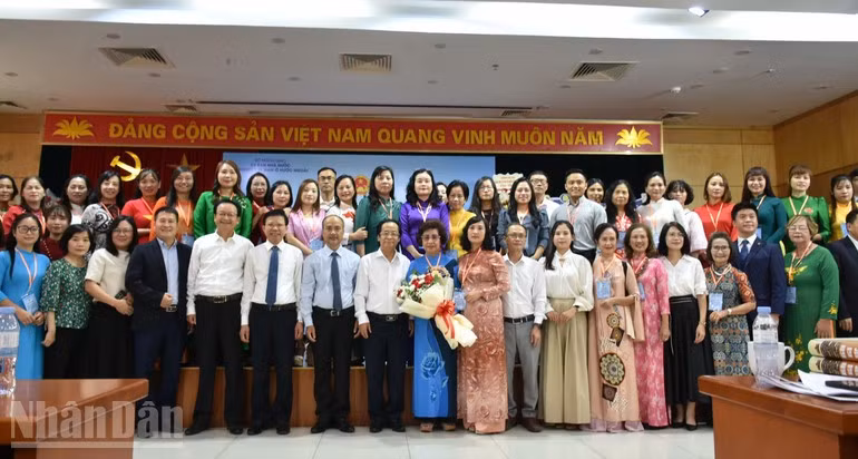 The training course attracts 80 teachers who returned from 15 countries and territories (Photo: NDO)