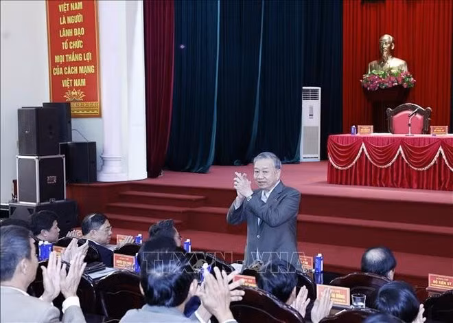 Party General Secretary To Lam at the meeting with Hung Yen voters on December 15, 2025 (Photo: VNA)